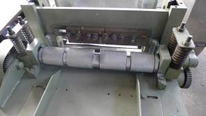 Tri-Carved-Cutting-Machine-for-ice-cream-sticks,-tongue-depressor,-ice-spoon-3
