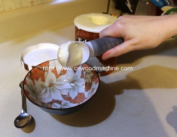 Self-Warming Ice Cream Scoop