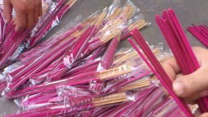 Incense-Sticks-Counting-&-Plastic-Bag-Packing-Machine-2