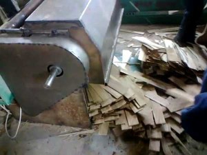 Wood-Plate-Timber-Cutting-Machine-2